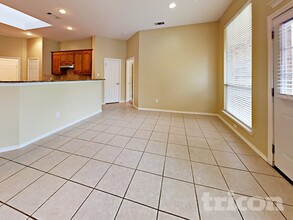 8622 Granville Dr in Dallas, TX - Foto de edificio - Building Photo