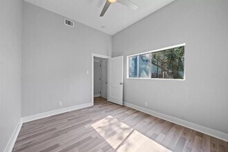 805 10th St-Unit -4 in Galveston, TX - Building Photo - Building Photo