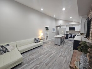 151 Daisy Ct-Unit -B in Hercules, CA - Building Photo - Building Photo