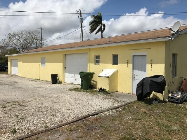 3586 Kirk Rd in Lake Worth, FL - Building Photo