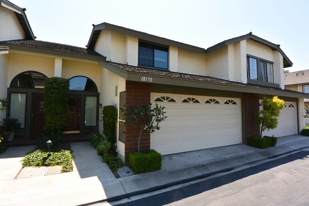 18170 Arbor Ct in Fountain Valley, CA - Building Photo