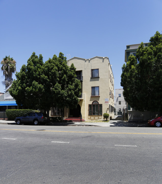 2815 W 8th St in Los Angeles, CA - Building Photo