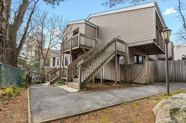 26 Hillside Terrace in White Plains, NY - Building Photo - Building Photo