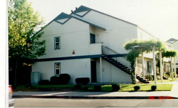 Vista Park Apartments in Santa Rosa, CA - Foto de edificio