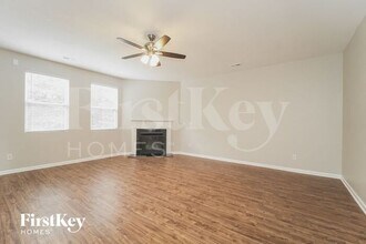 7302 Lamplighter Close Dr in Matthews, NC - Foto de edificio - Building Photo