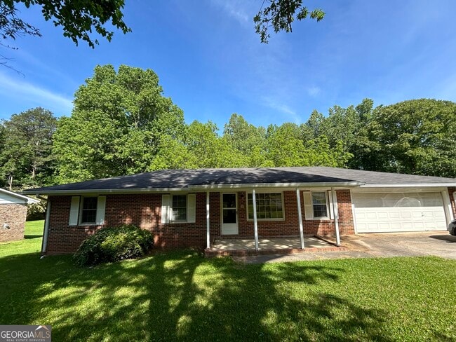33 Lynhaven Dr in Newnan, GA - Building Photo - Building Photo