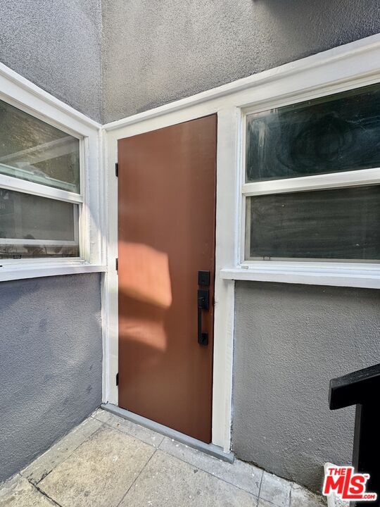 property at 5520 Franklin Ave