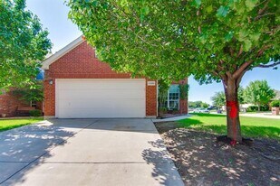 11800 Porcupine Dr in Fort Worth, TX - Building Photo