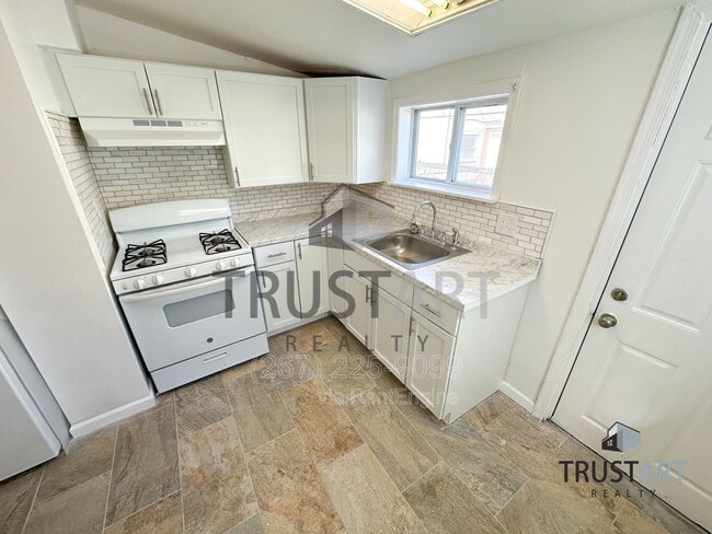 property at 1841 E Clementine St