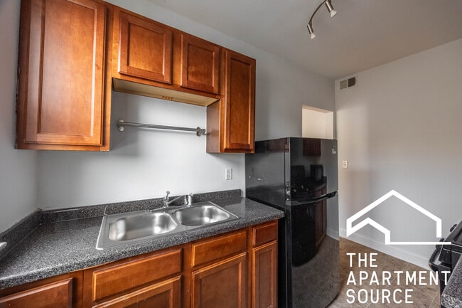 property at 2004 W Jarvis Ave