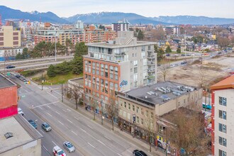 909 Station St in Vancouver, BC - Building Photo - Building Photo