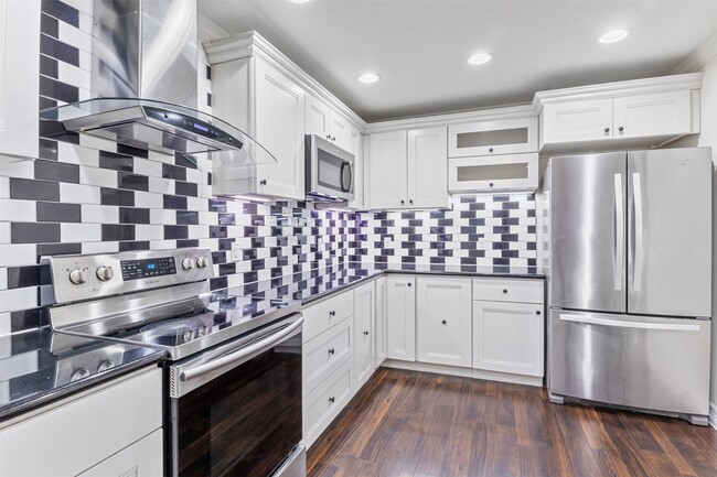 property at 1918 Crestdale Dr