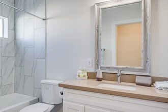 Landmark on 67th Ave in Peoria, AZ - Foto de edificio - Interior Photo