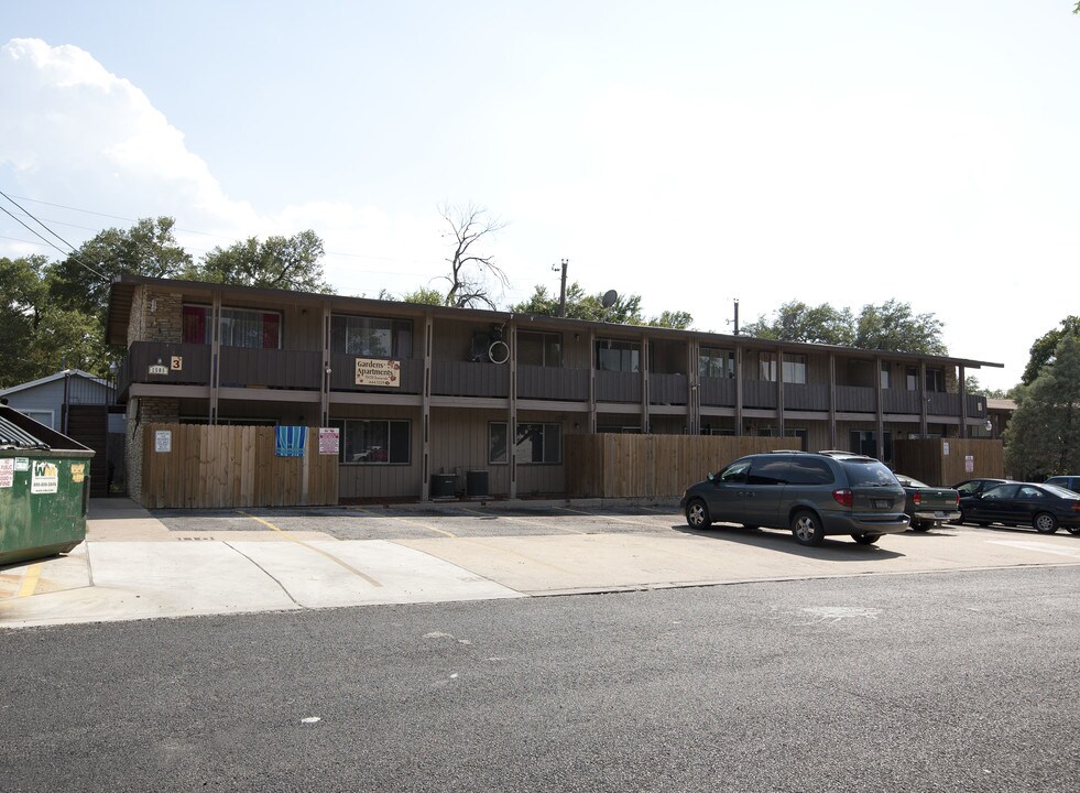 Carlton Gardens in Austin, TX - Building Photo