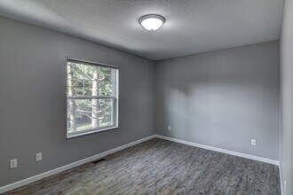 302 12th St SE in Menomonie, WI - Building Photo - Building Photo