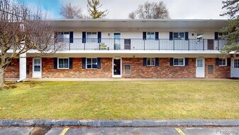 42580 Plymouth Hollow Dr in Plymouth, MI - Building Photo