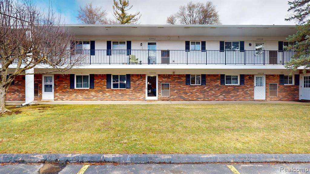 42580 Plymouth Hollow Dr in Plymouth, MI - Building Photo
