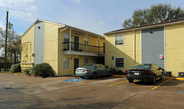 Pino Del Sol Apartments in Houston, TX - Building Photo - Building Photo