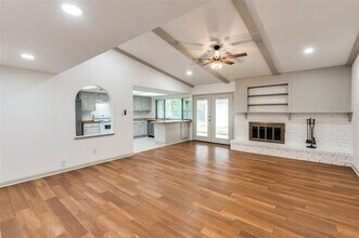 2214 Grapevine Ln in Carrollton, TX - Foto de edificio - Building Photo