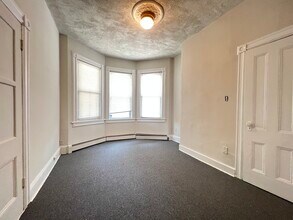 148 Broadway, Unit 1L in Bayonne, NJ - Building Photo - Building Photo
