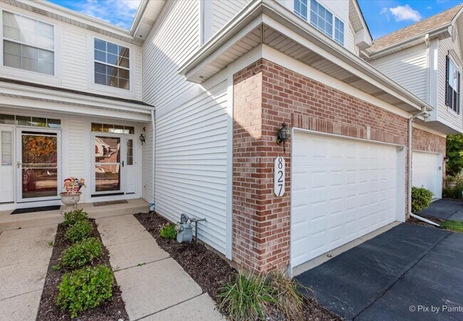 827 Riding Ln in St. Charles, IL - Building Photo - Building Photo