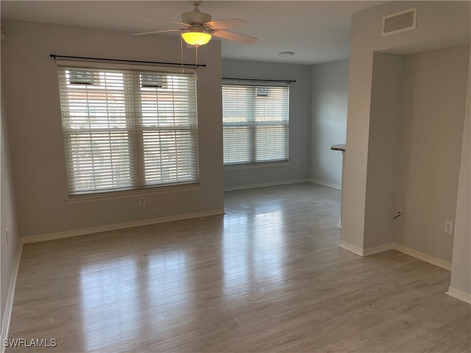 23600 Walden Center Dr in Bonita Springs, FL - Building Photo