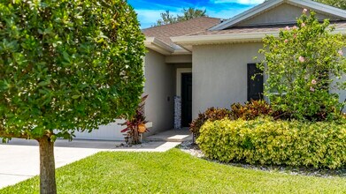 5344 Oakland Lake Cir in Fort Pierce, FL - Building Photo - Building Photo