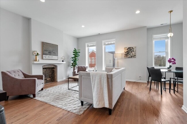 217 S Bell Ave in Chicago, IL - Building Photo - Building Photo