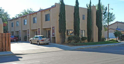 437 E Avenue Q7 in Palmdale, CA - Building Photo - Building Photo