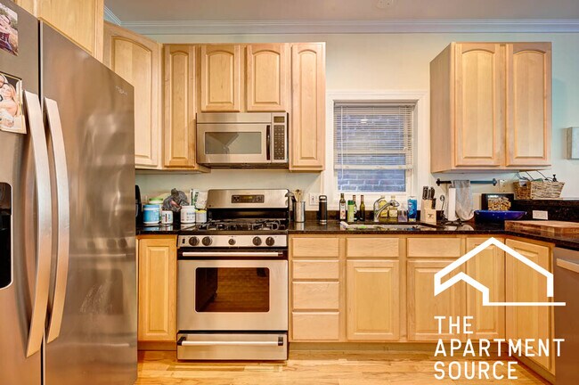 3739 N Sheffield Ave, Unit 1 in Chicago, IL - Building Photo - Building Photo