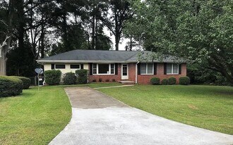 2739 Gwinnett Dr in Macon, GA - Building Photo