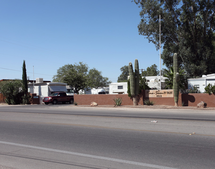 Pima Swan RV Park in Tucson, AZ - Foto de edificio