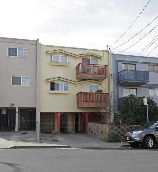 690 Villa St in Daly City, CA - Building Photo