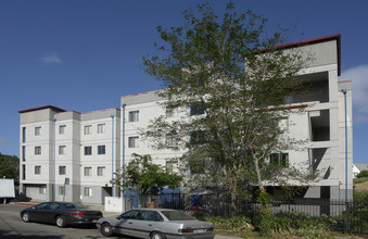 E E Cleveland Manor in Oakland, CA - Building Photo - Building Photo