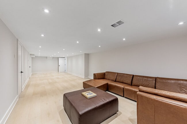 5 Mellanby Pl, Unit SI ID1513090P
