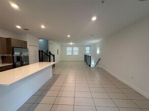 10461 NW 82nd St in Doral, FL - Building Photo - Building Photo