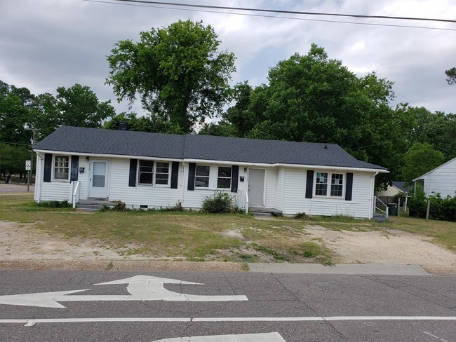 2108 Rogers Dr in Fayetteville, NC - Building Photo - Building Photo