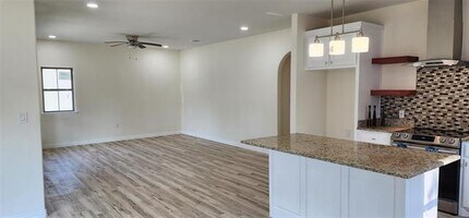 1217 W 11th Ave in Corsicana, TX - Building Photo - Building Photo