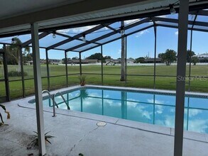 6700 Burning Tree Dr in Seminole, FL - Building Photo - Building Photo