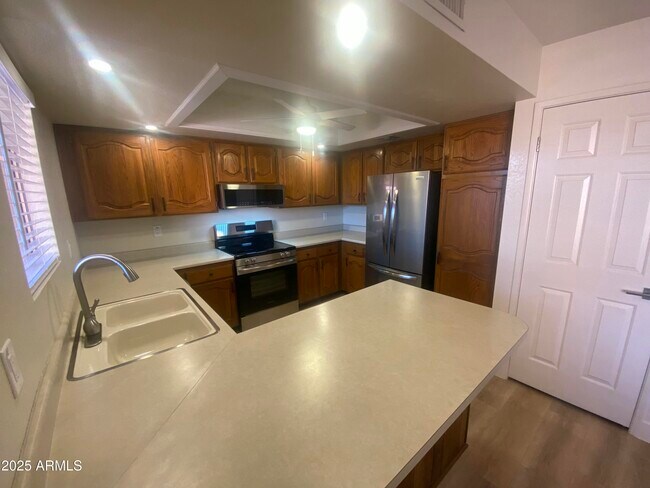 12212 N Paradise Vlg Pkwy S in Phoenix, AZ - Foto de edificio - Building Photo