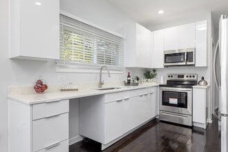 Room in House on Browns Mill Rd SE in Atlanta, GA - Building Photo - Building Photo