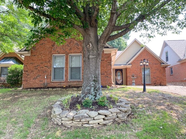 property at 1558 Appling Wood Cove N