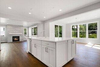 765 SE Nordmann Lp in Port Orchard, WA - Building Photo - Building Photo