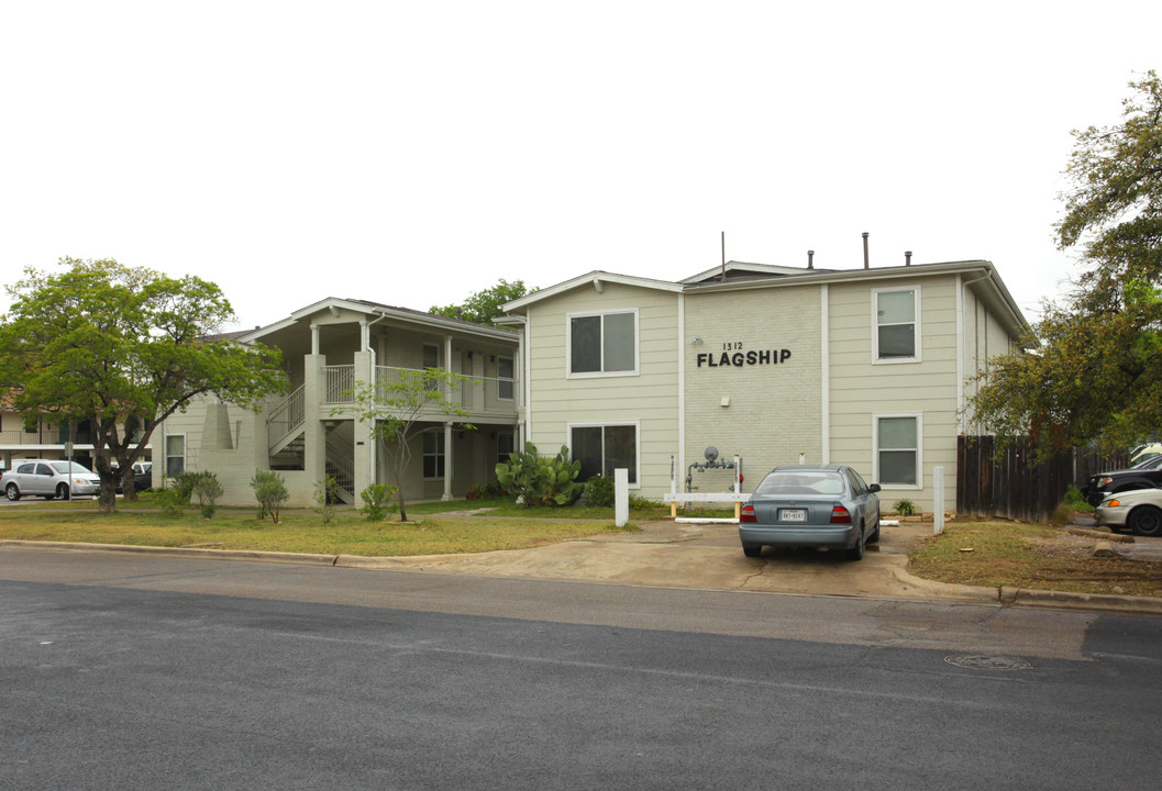 Flagship Apartments in Austin, TX - Building Photo