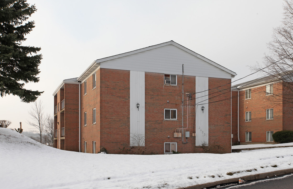 2455 Montana Ave in Cincinnati, OH - Foto de edificio