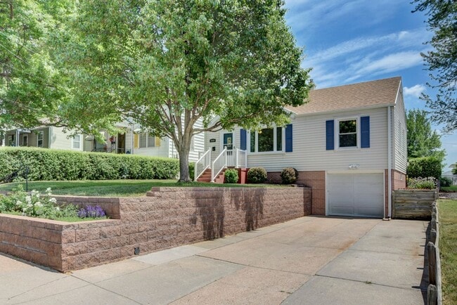 2009 S 56th St in Omaha, NE - Building Photo - Building Photo