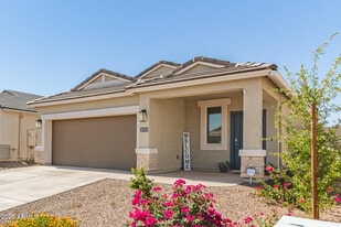 2131 W Shelly Ave in Apache Junction, AZ - Building Photo