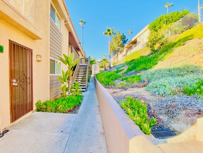 La Mesa Highview Apartments in La Mesa, CA - Foto de edificio - Building Photo