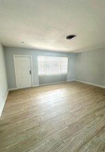 1643 Wiley St, Unit 10 in Hollywood, FL - Building Photo - Building Photo