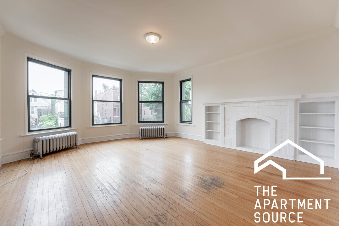 2338 N Spaulding Ave in Chicago, IL - Building Photo